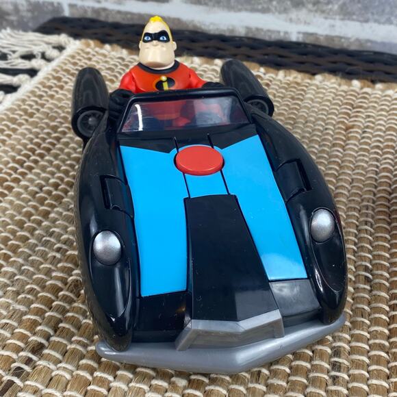 Disney Pixar Incredibles 2 Mr Incredible, his vehicle, Elastigirl & her cycle - Picture 6 of 13